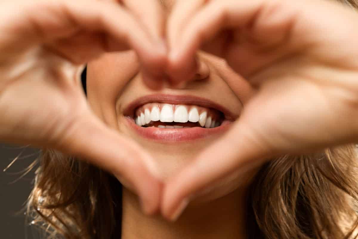 Terapias Naturales para Mantener Dientes y Encías Saludables